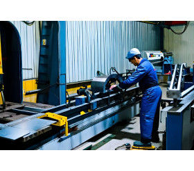 Резка металла на ленточно-пильном станке