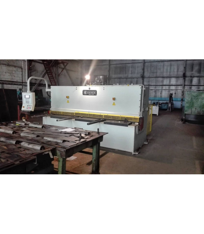 Рубка листа металлического гильотиной